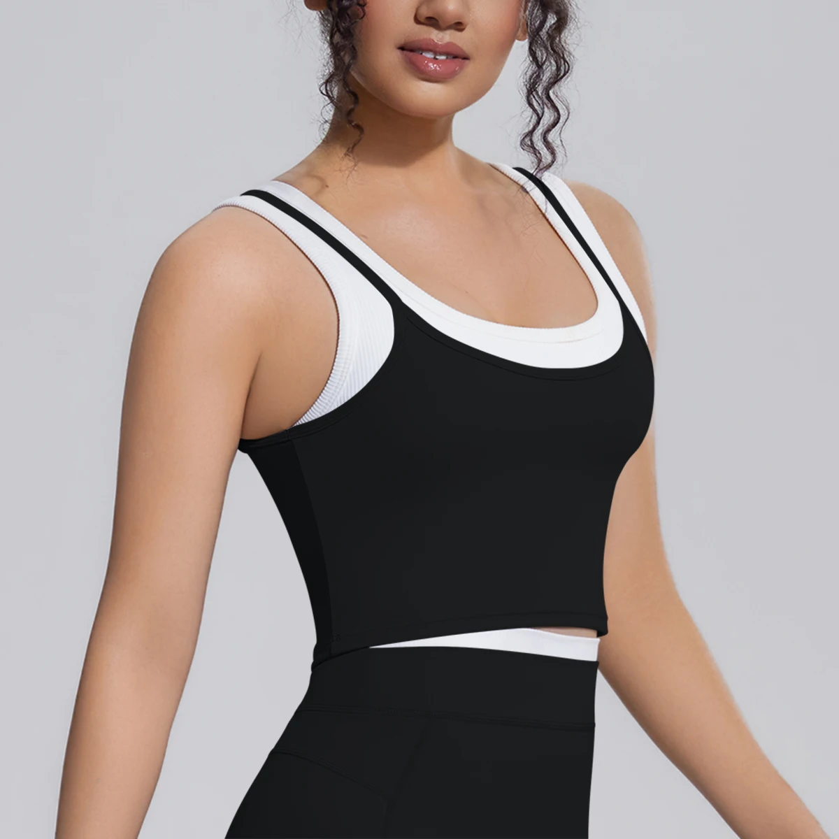 Naked Feel Schöner Rücken Yoga-Top für Frauen Stoßdämpfendes Lauf-Yoga-Tanktop mit Brustpolster Farbblockierendes Workout-Top – Detail 5