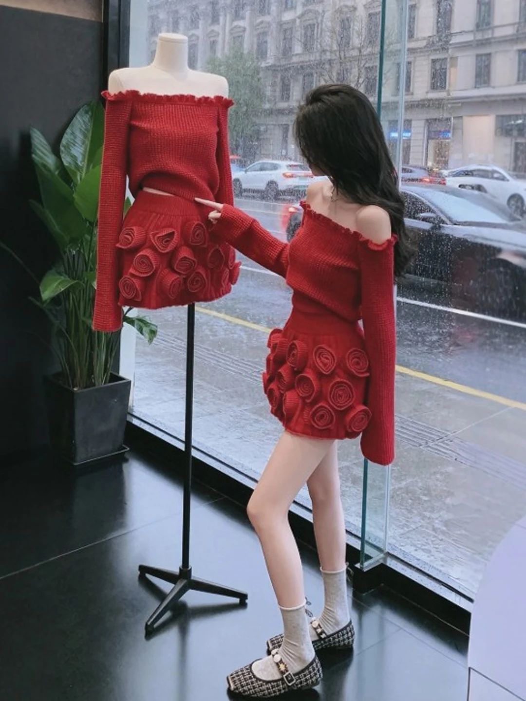 

Красный комплект из топа на одно плечо и юбки-карандаш, весна 2026, комфортный, теплый, средней эластичности, универсальный крой