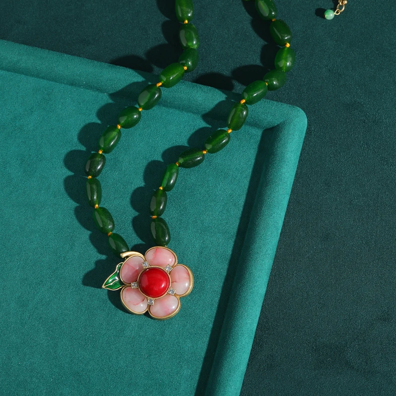 

Vintage Green Glaze Natural Stone Beads Necklace Pink Flower Pendant Woman Retro Elegant Luxury Quality Jewelry Designer Gift