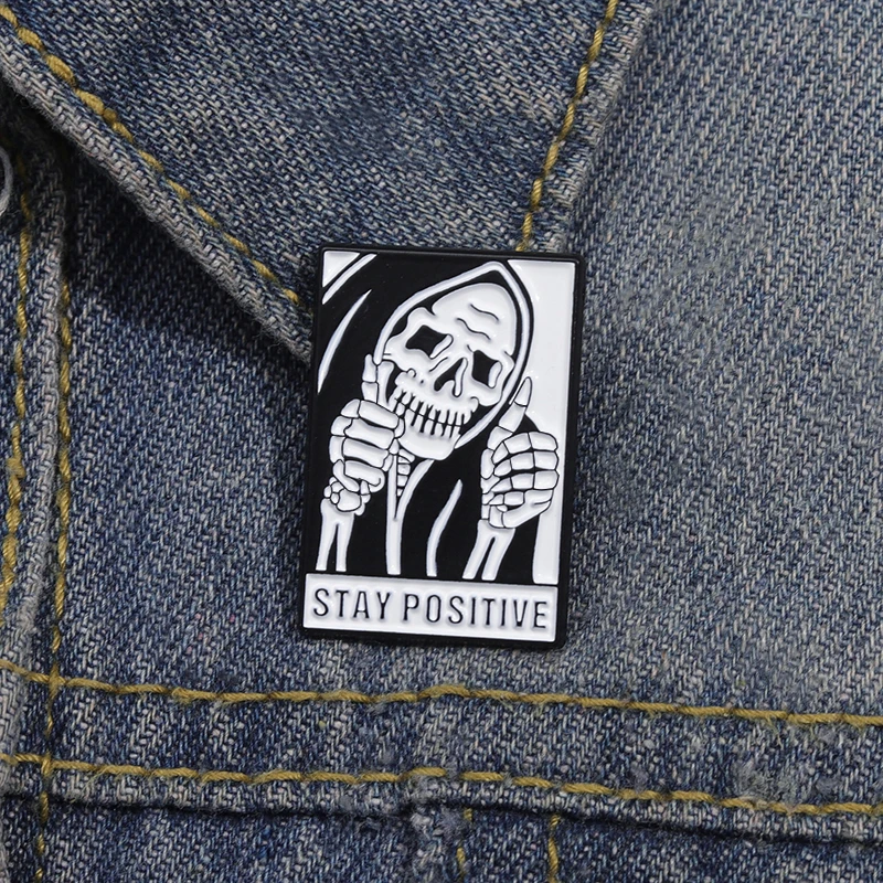 Stay Weird Be Creepy Heart Enamel Pins Punk Gothic Brooches Backpack Lapel Badge Halloween Jewelry Gift for Friends Wholesale
