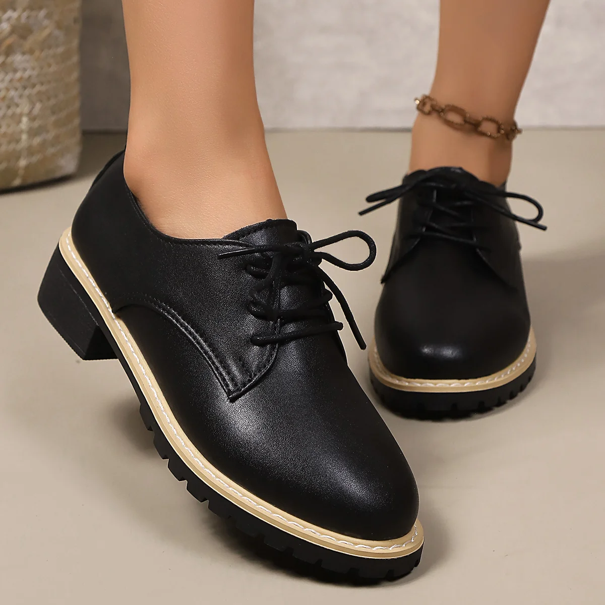 Modische neue bequeme, verschleißfeste Damenschuhe mit dickem Absatz, elegante und sexy Frühlings-Herbst-Schnürschuhe, lässige Einzelschuhe