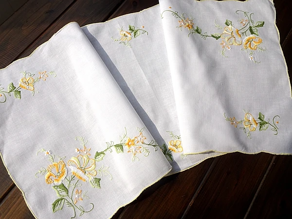 

1PC Pure cotton hand-pushed embroidered American country retro floral fabric table flag dust-proof cloth, approximately 33X85CM