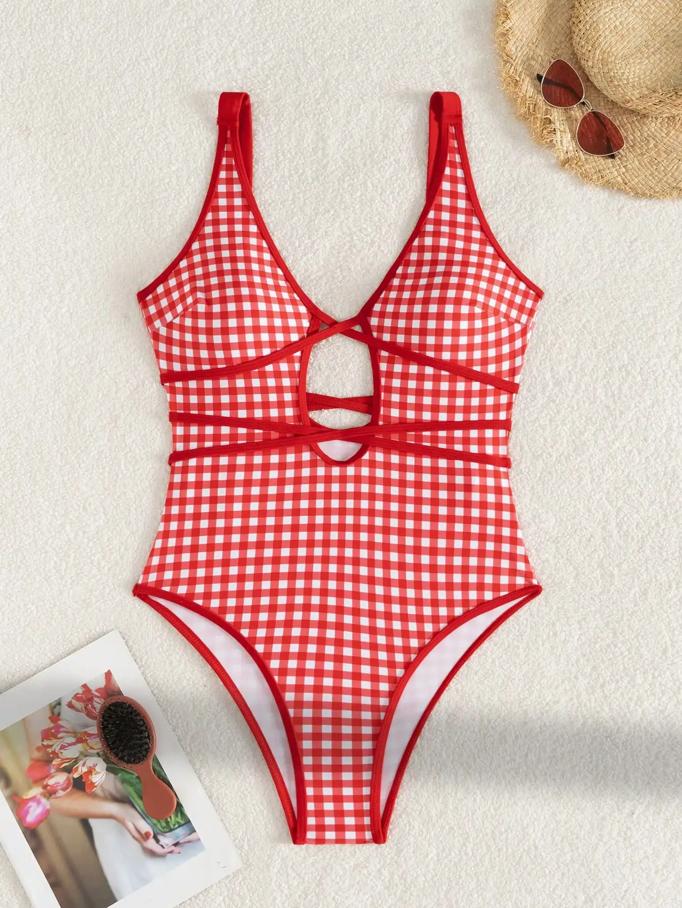 

Женский цельный купальник с V-образным вырезом и клетчатым узором для пляжного отдыха