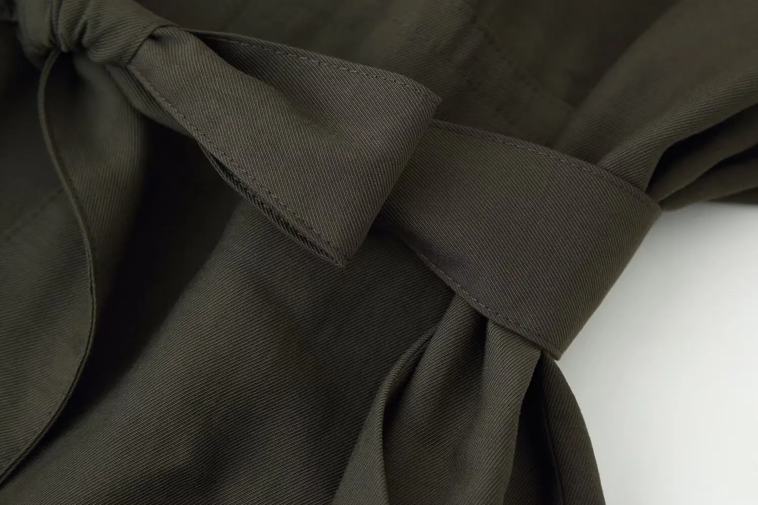 2025, neuer modischer Damen-Mantel, einfarbig, lockerer Mantel mit Taillestrohhalm, eleganter Mantel mit Langarm-Kragen, Gürteltasche, Herbst C