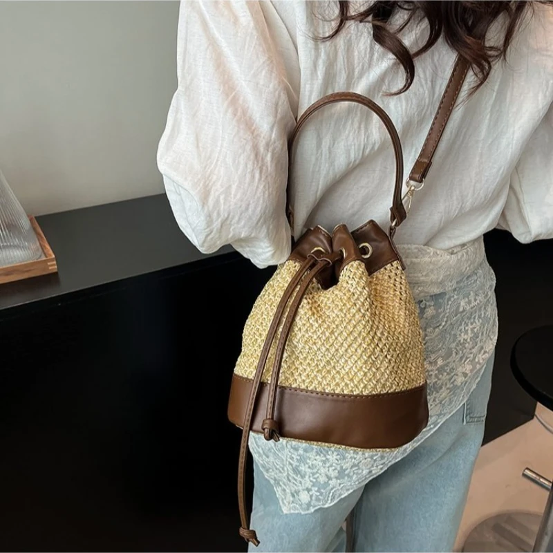 

Women's Natural Straw Bucket Bag with Brown Faux Leather Trim & Drawstring, Casual Style for Daily Errands & Weekend Outings