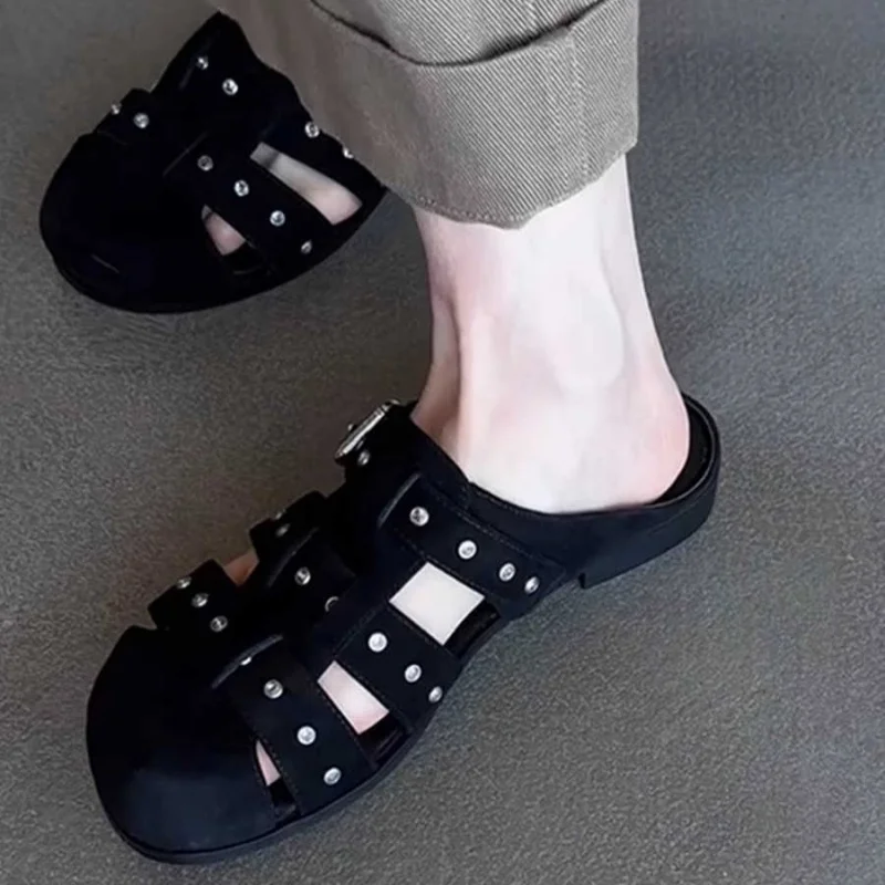 

Женские тапочки с заклепками в стиле ретро, модные универсальные повседневные туфли-лодочки на плоском каблуке с пряжкой и ремнем, женские дизайнерские пляжные туфли на одной платформе