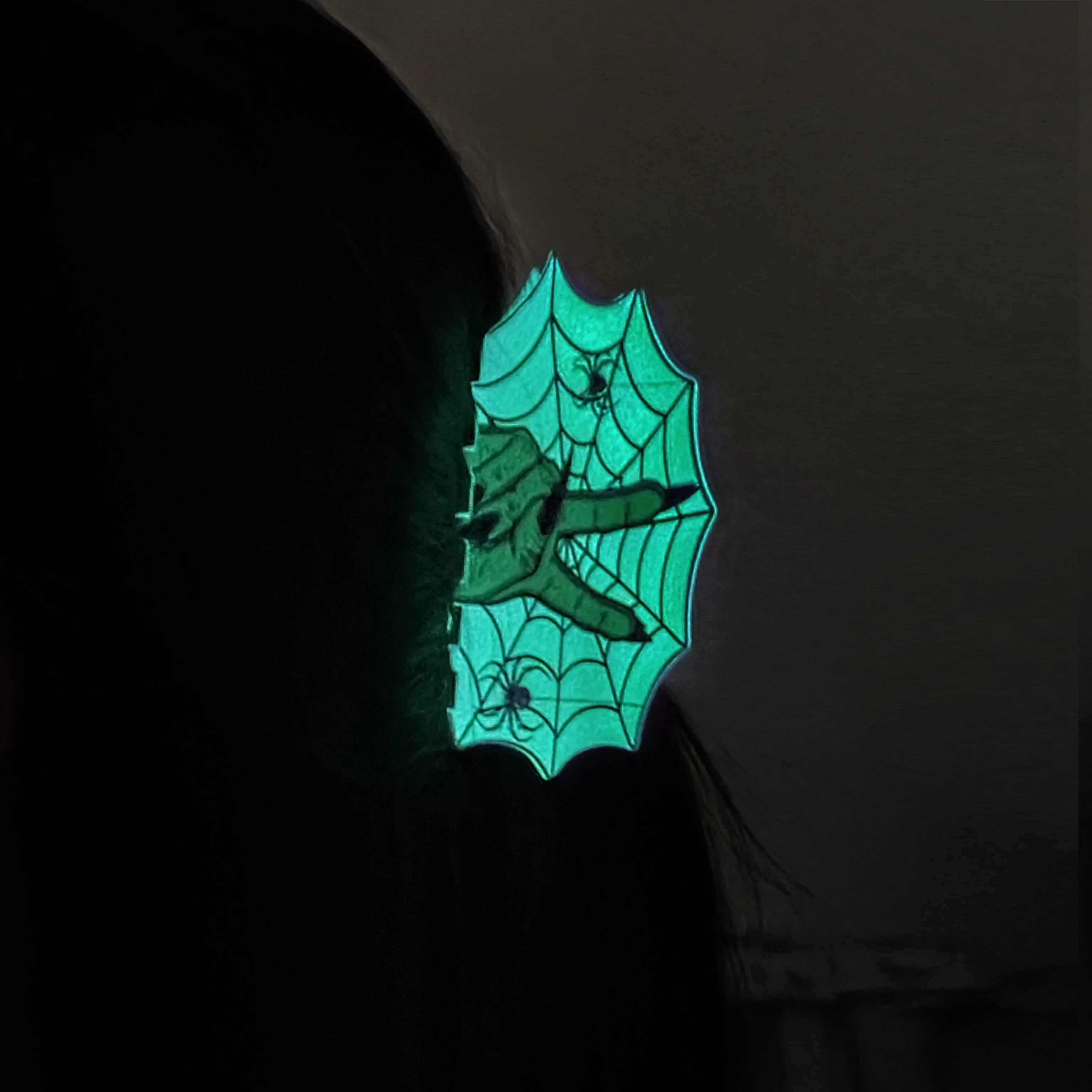 NC Halloween Horror Series Hair Claw Luminous Spider Web Claw Clip Gesture Crab Hair Clip Hair Accessories for Women Girls