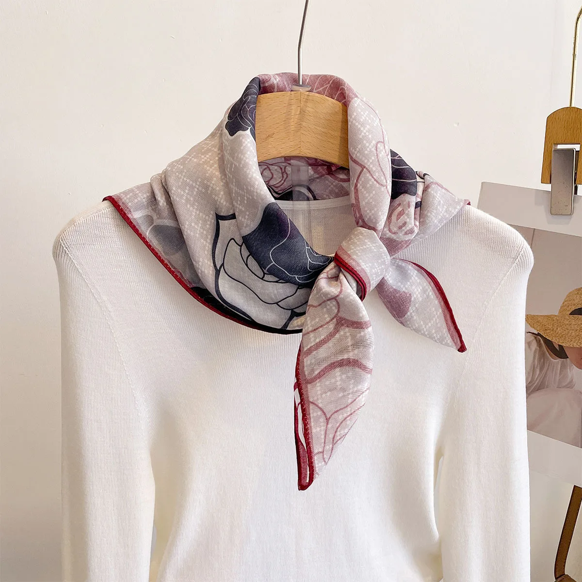

Scarf Women Luxury Silk Square Scarf Hijab Foulards Femme Headband Handkerchief Shawl Headscarf Wraps Ribbon Neckerchief
