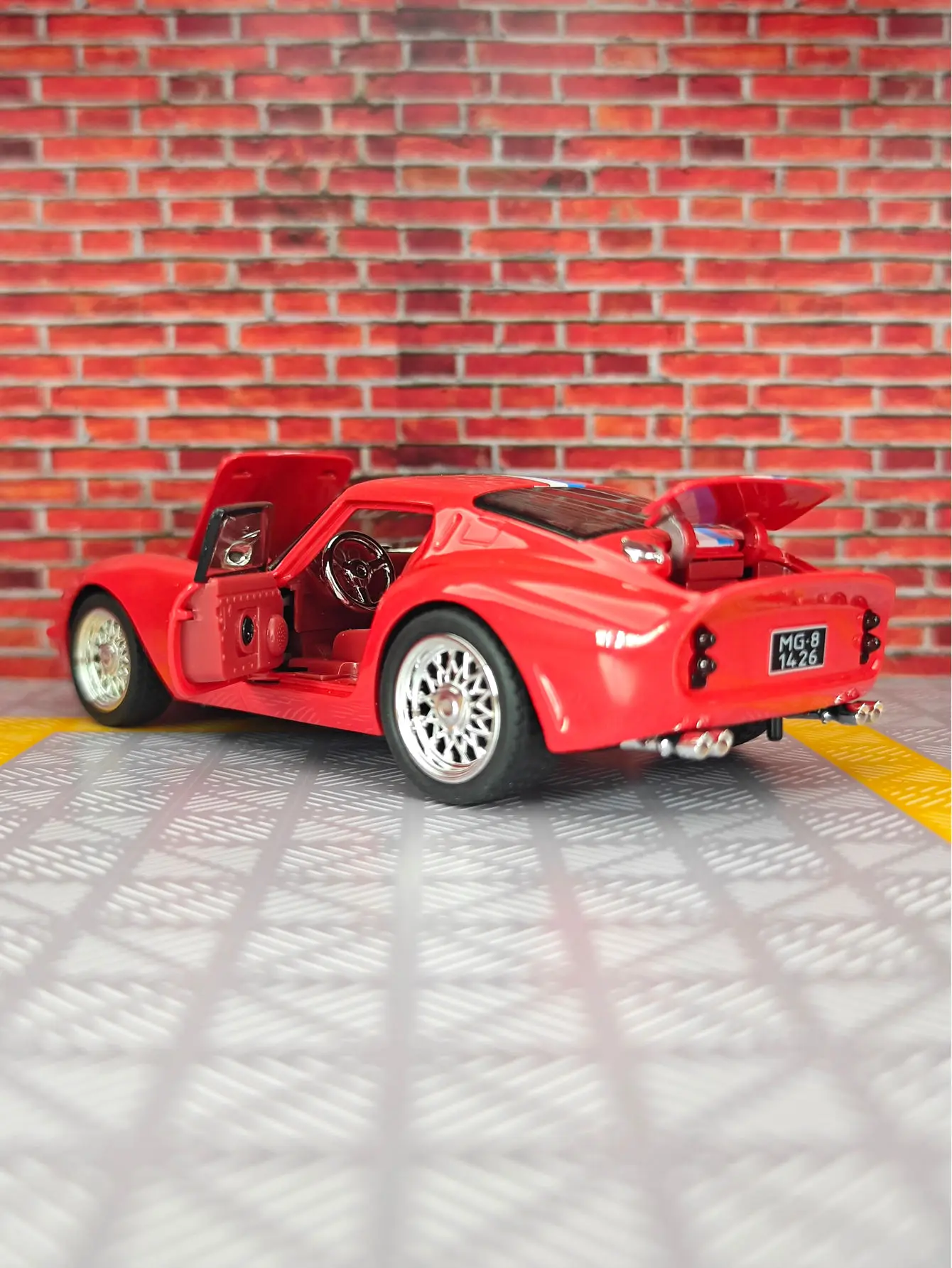 โมเดลรถซูเปอร์คาร์เฟอร์รารี่ 250GTO อัลลอยด์ ขนาด 1:32 ของสะสม ตกแต่งบ้าน ประตูเปิดได้ มีเสียงและไฟ ของขวัญ รายละเอียดสมจริง