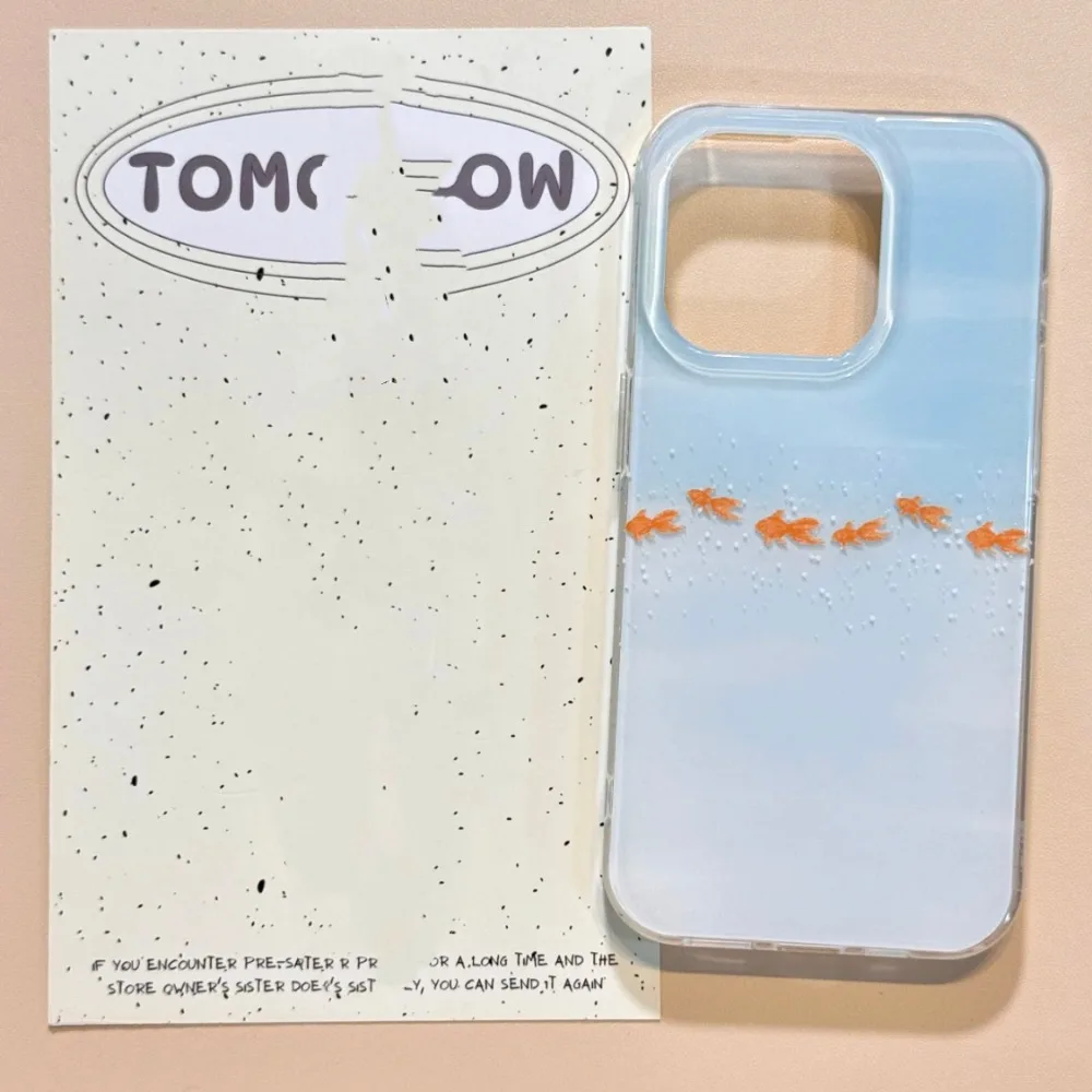 Funda de teléfono para iPhone 16 15 14 13 12 11 X XR XS Pro Max Plus nueva funda protectora con estampado de pez dorado azul manchado INS con colgante