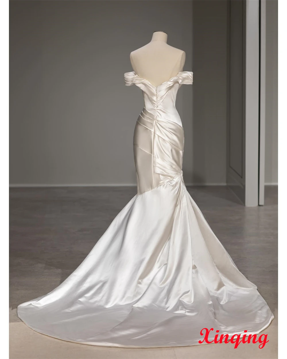 تخصيص بسيط الساتان الأبيض فستان الحفلة الراقصة الحديثة قبالة الكتف بلا أكمام فستان الزفاف الفاخرة قطار المحكمة الزفاف P