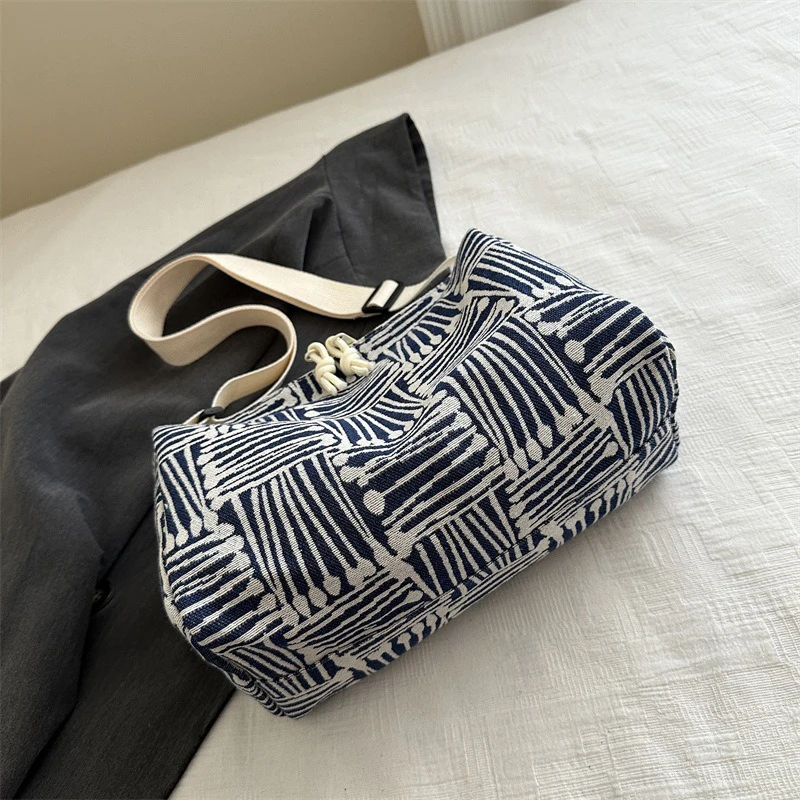 Canvas Bag Large Capacity 2025 New Model Fall and Winter Versatile Casual Crossbody Bag for Both Casual Classes Daily Commutes