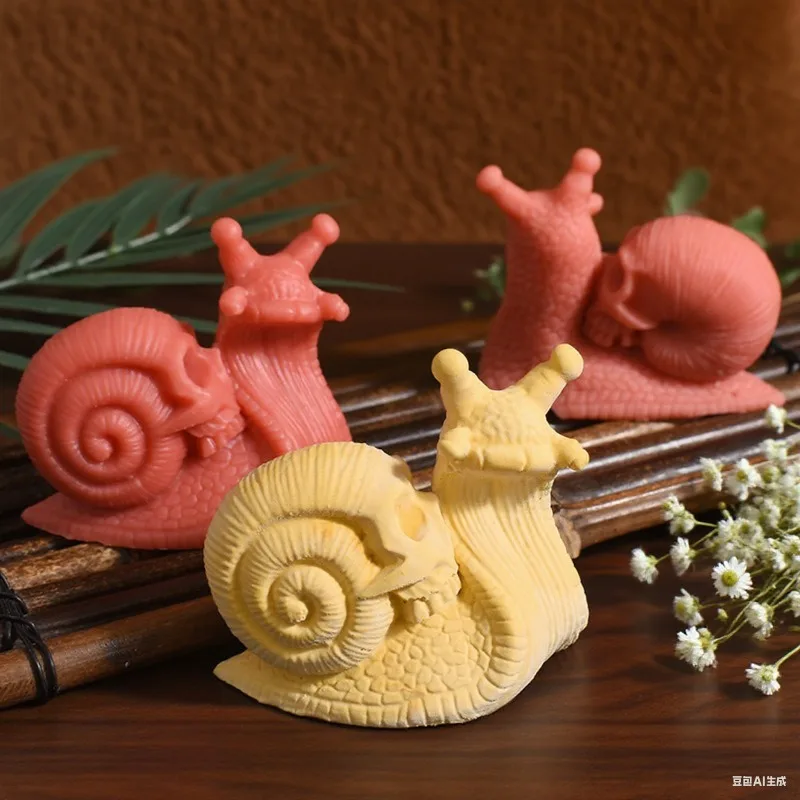 3D Skull Snail Aromatherapy Candle Silicone Mold, DIY Monster Snail Plaster Ornaments