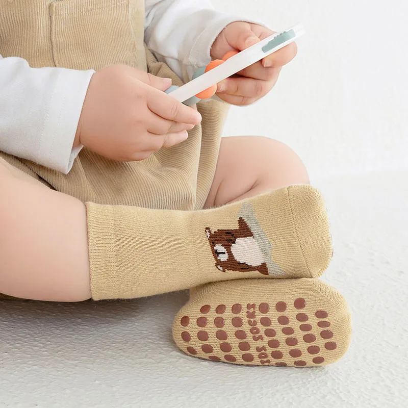 5 Paar rutschfeste Kindersocken aus Baumwolle für Jungen und Mädchen, niedliches Cartoon-Muster, bequeme, atmungsaktive Bodensocken für Babys und Kleinkinder – Detail 6