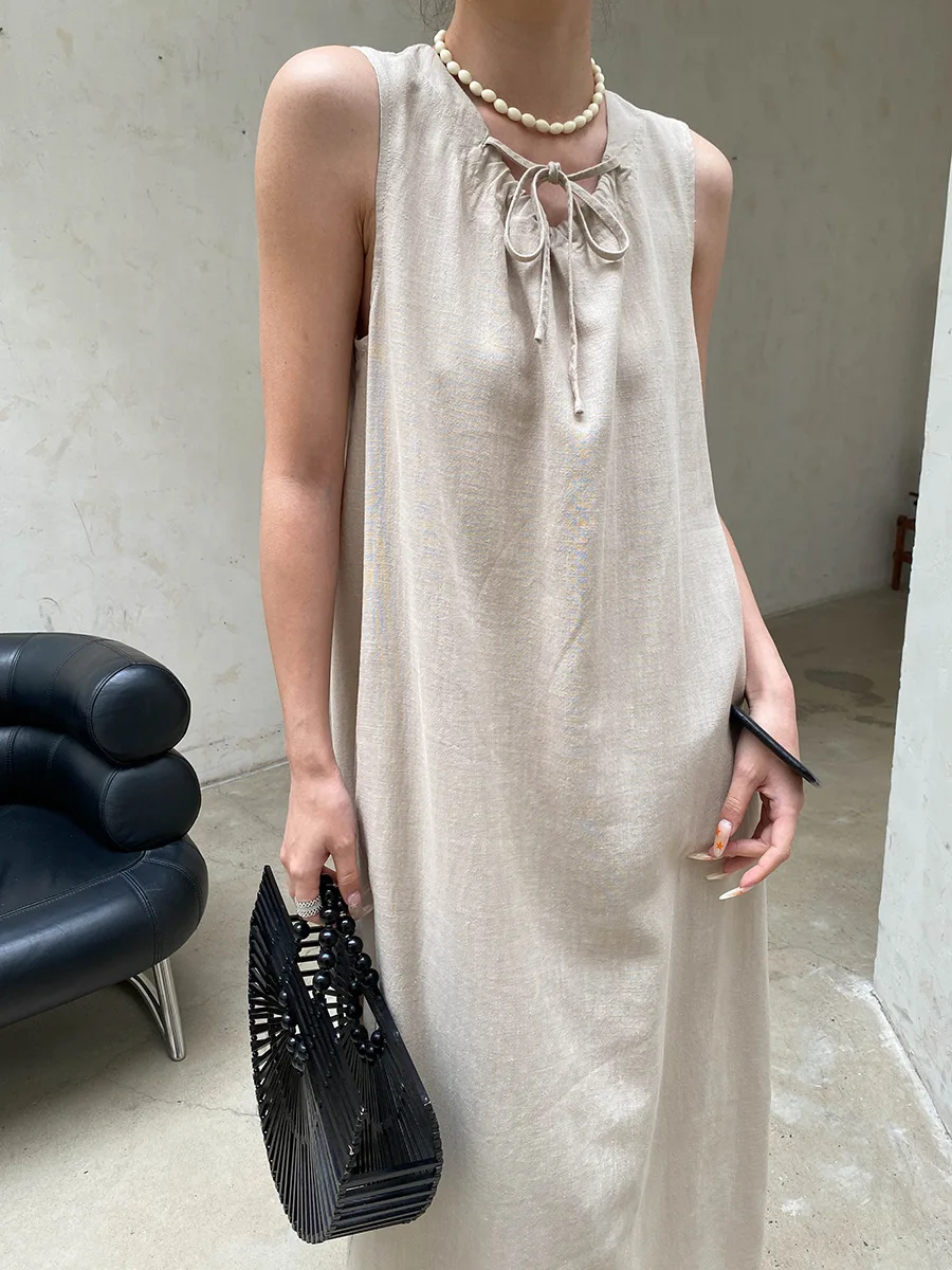 Sommerliches Damenkleid, lässig, einfarbig, mit Schnürung, besticktem Saum, ärmellos, im Westen-Stil. – Detail 16