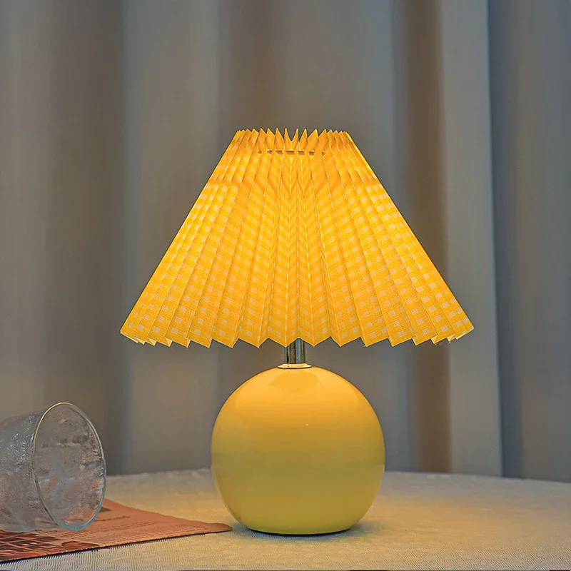 Retro Geplooide Creatieve Bureaulampen Moderne Decoratie Keramische Slaapkamer Woonkamer Nachtlampje Opvouwbare Paraplu-Vormige Stoffen Lampen