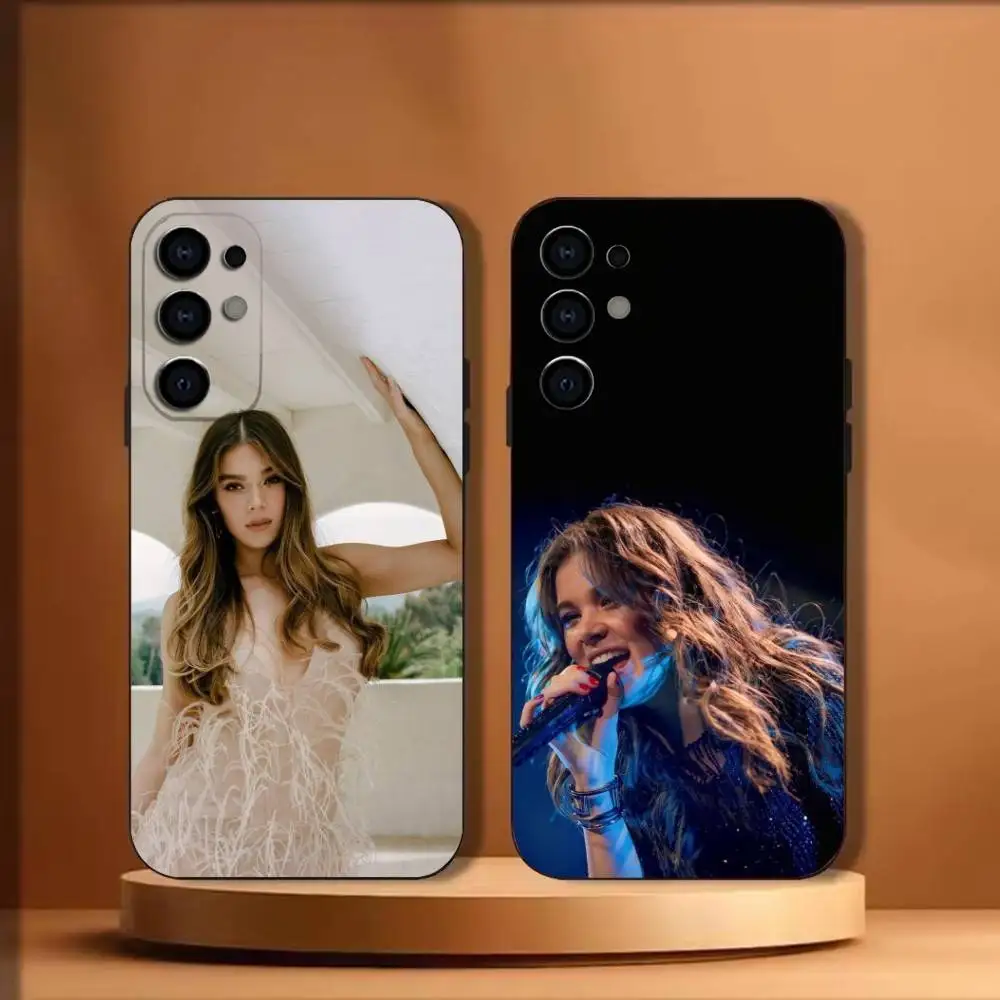 Hailee S-Steinfeld … - image