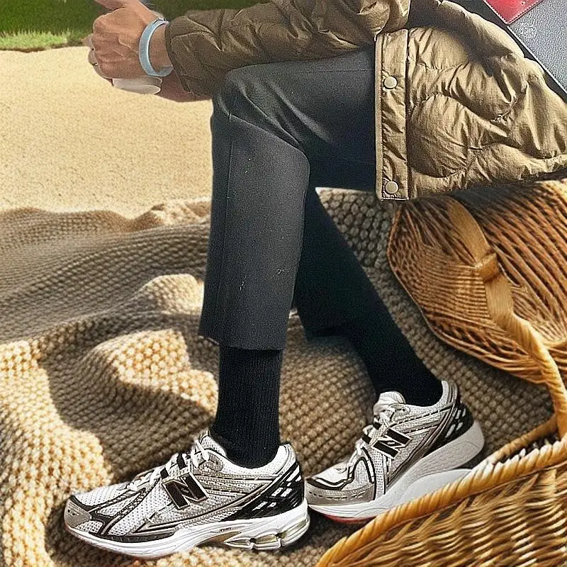

The 9060 model of the N series sports shoes adopts a classic design style and is perfectly integrated into the modern trend.