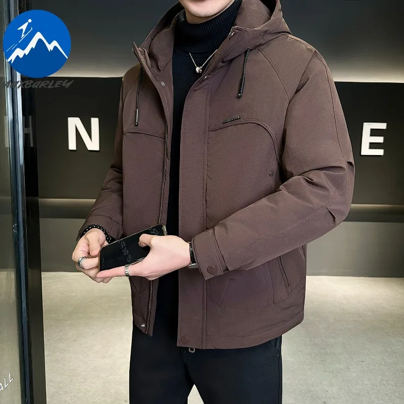 Maxbarley 2026 الشتاء الرجال أسفل سترة الراقية الرجعية بلون الأبيض بطة أسفل سترة دافئة رجل الكورية سميكة مقنعين معطف منتفخ