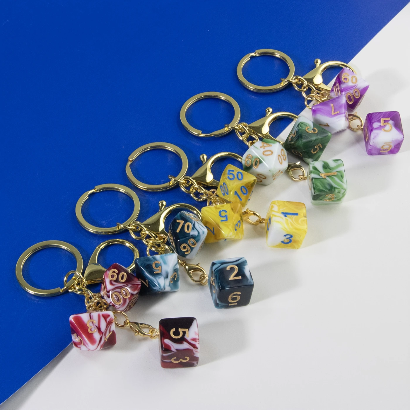 Fashion Keychains Resin Dice Charms Keyrings for Car Keyholder Women and Men Wallet Handbag Jewelry Pendants Gift Accessories