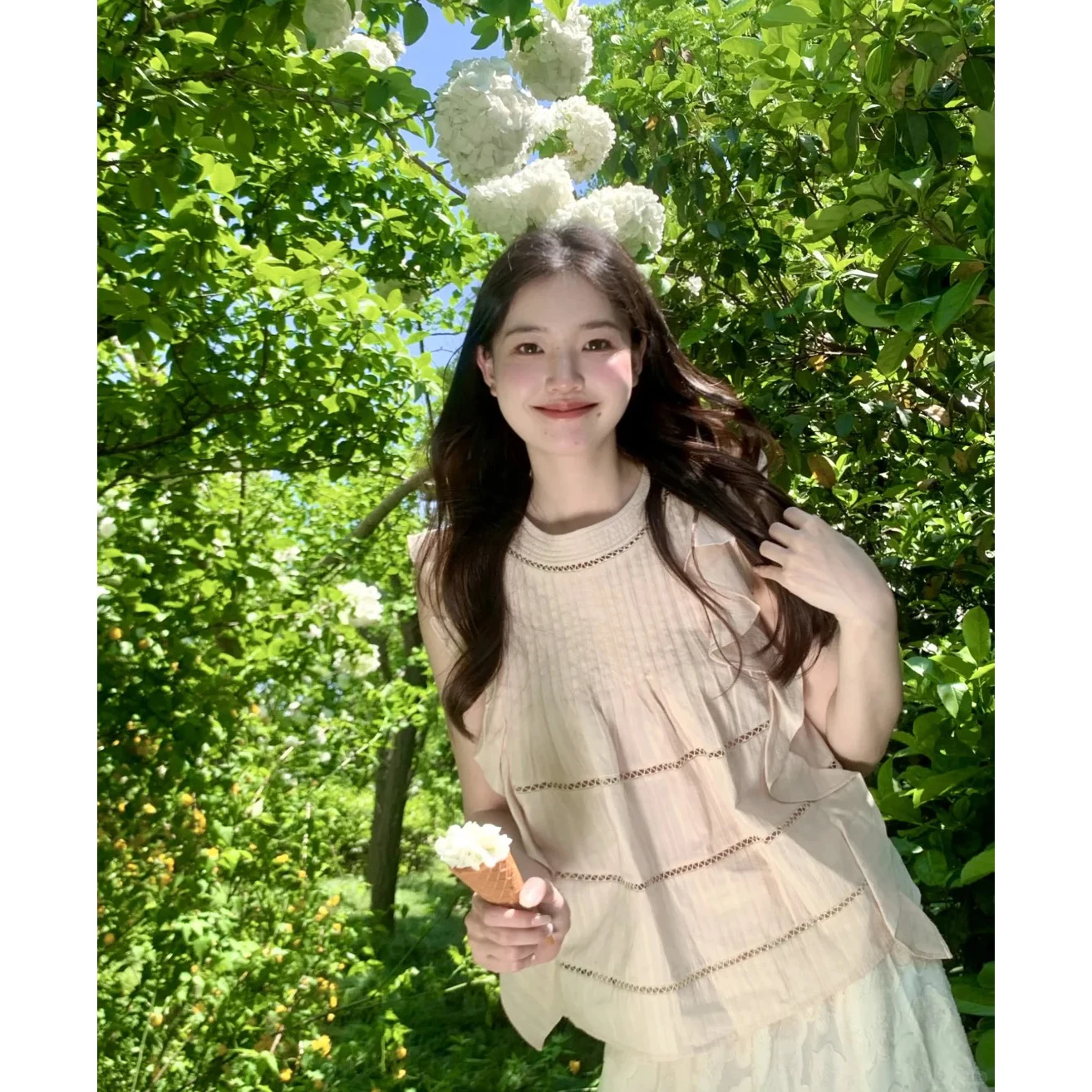 

Французская летняя блузка Sweet 25 с вышивкой и вырезами, женская, свободного кроя, с круглым вырезом и завязками на талии