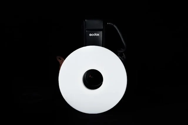 Customize ring flash soft light diffuser according to len model and flash brand to achieve simple lighting and direct renderings