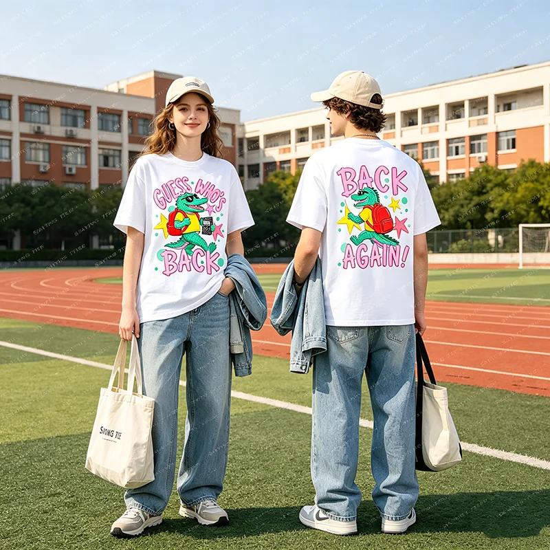 Ratet mal, wer wieder da ist: Gator Lustiges T-Shirt für Schüler und Lehrer zum Schulanfang, Y2K-Stil, beidseitig bedruckt, Grafik-Bekleidung, Neuartiges Spruch-T-Shirt – Detail 12