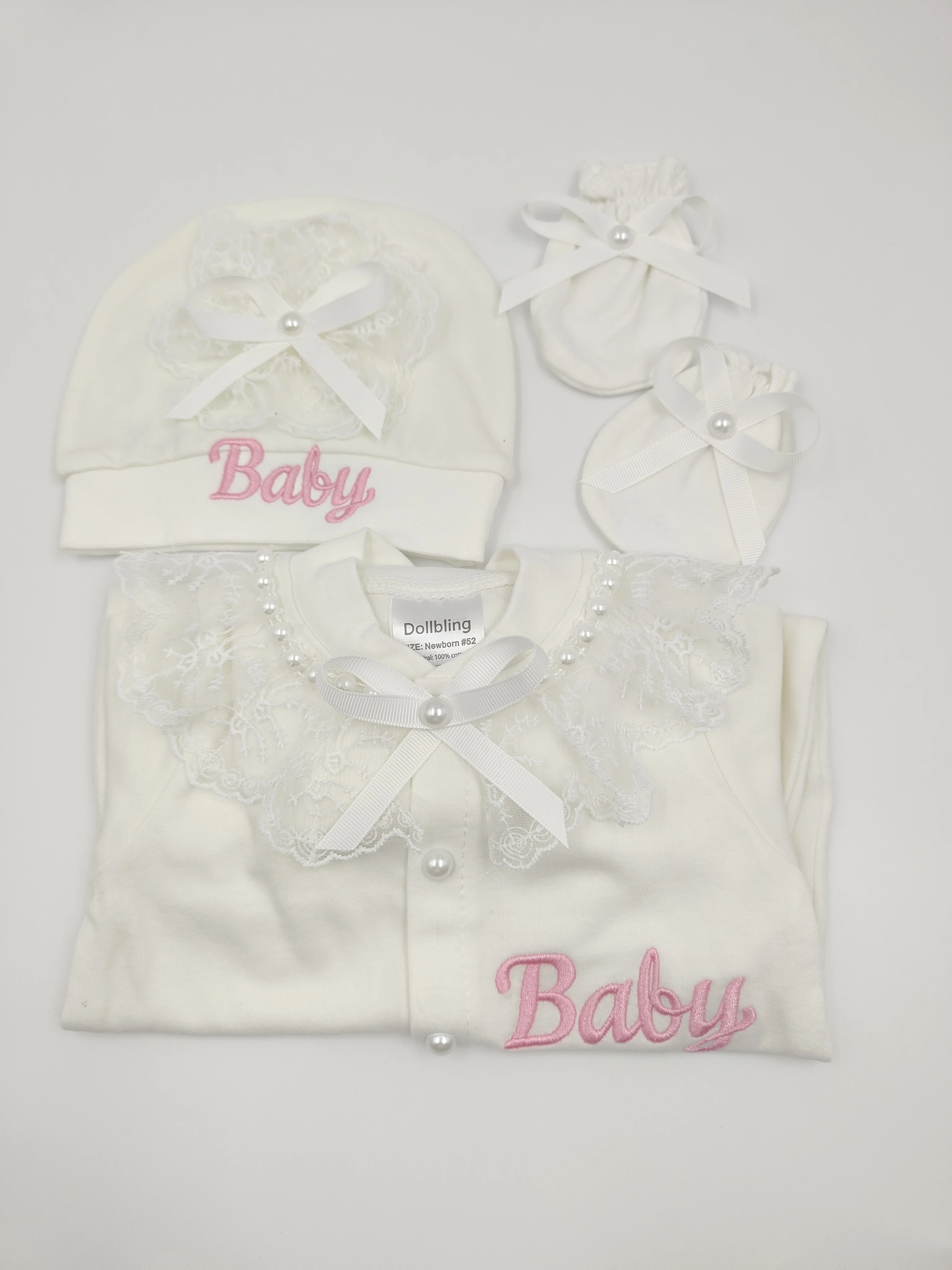 dollbling-–-ensemble-de-4-pieces-avec-nœud-en-perles-pour-bebe-de-0-a-3-mois-accents-brodes-«bebe»-nom-personnalisable-body-pyjama-layette