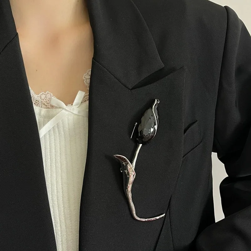 2025 New European And American Design Sense Tulip Flower Metal Brooch Light Luxury Temperament Suit Accessories
