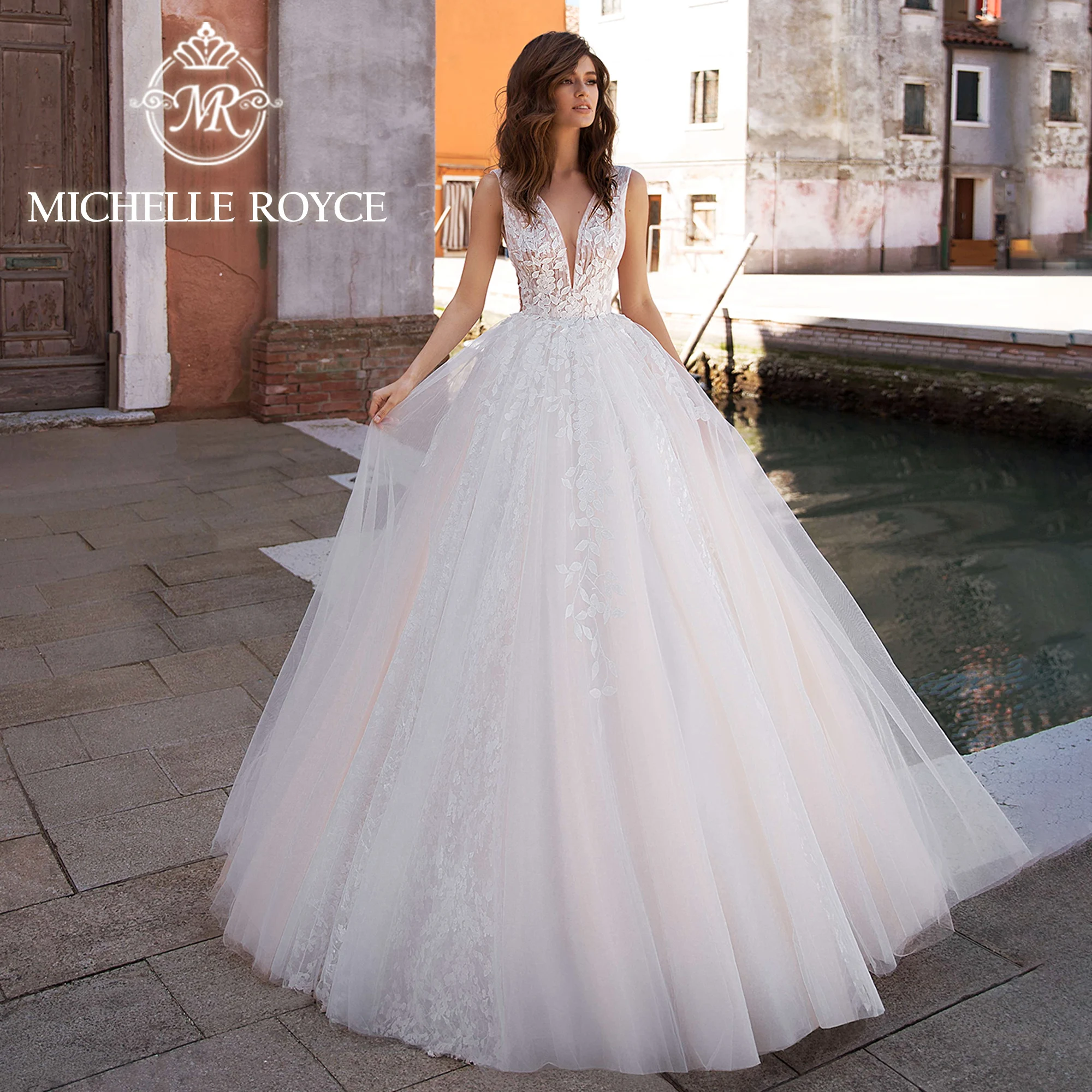 

Michelle RoyceNew Arrival Wedding Dresses For Women Sexy Classic V-neck Appliques Backless Lace Wedding Gown Vestidos De Novia