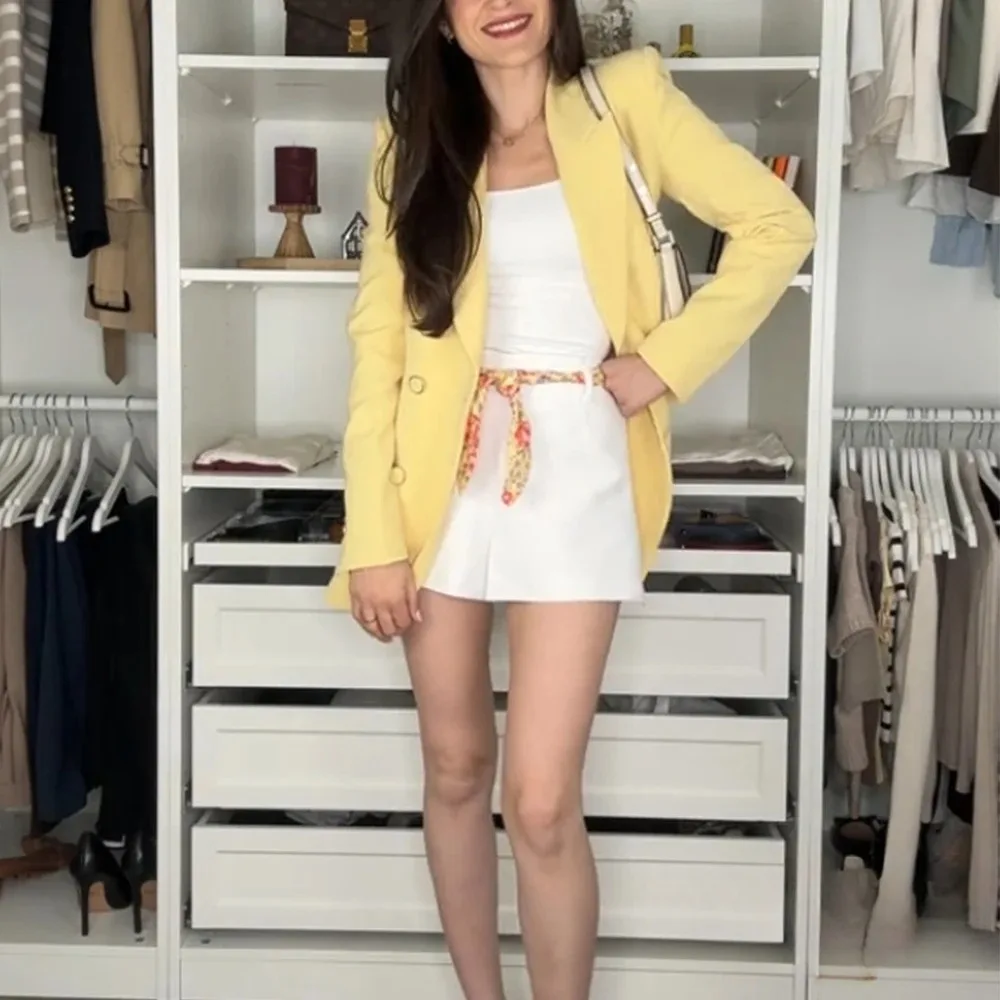 سترة KONDALA عتيقة باللون الأصفر الزبدي كبيرة الحجم بأزرار مزدوجة ورقبة على شكل V سترات فضفاضة موضة 2025 ملابس خارجية أنيقة للربيع والصيف