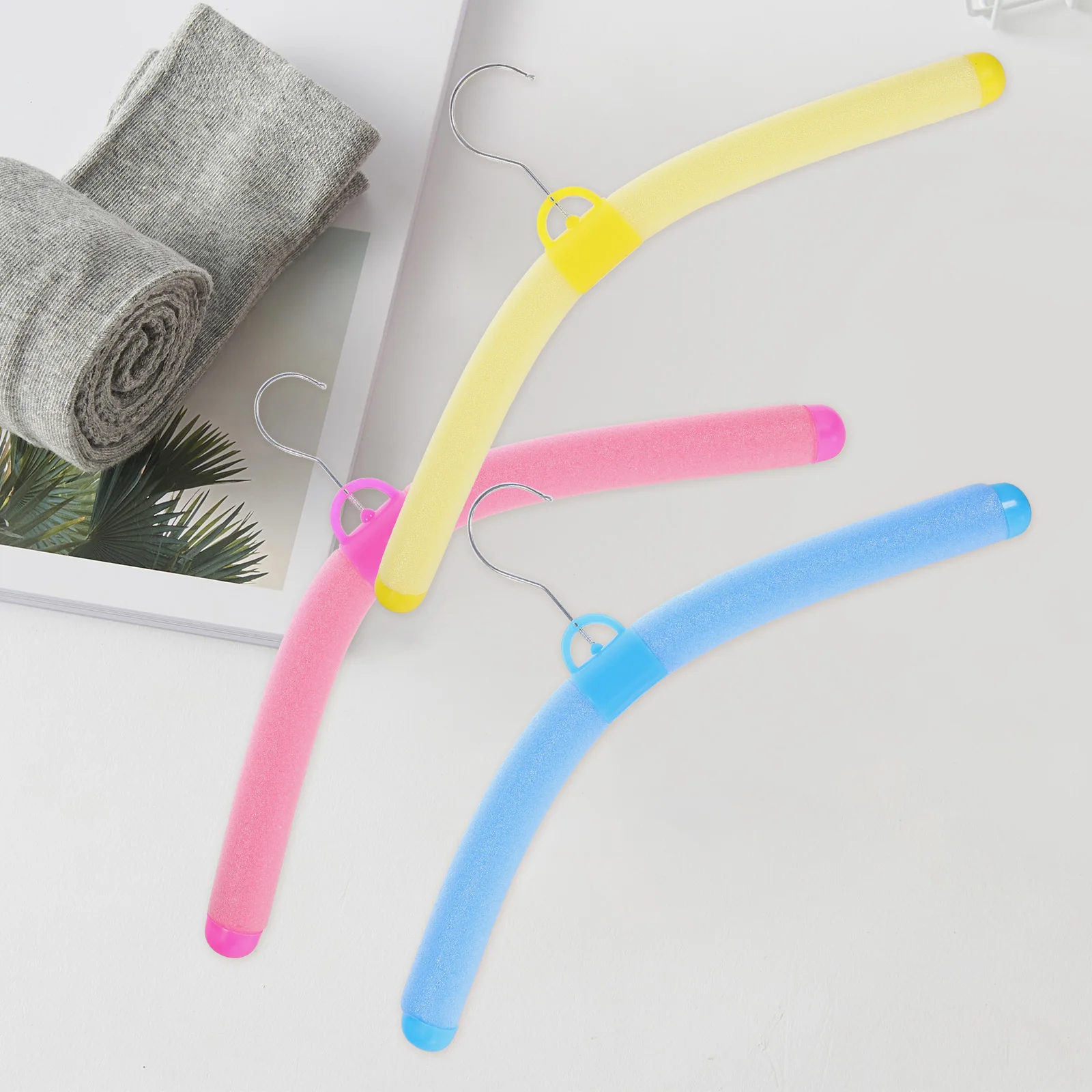

Non-Slip Clothes Hanger Plastic Heavy Duty Thick Coat Rack for Shirts Suit Pants Adult Space Saving Anti-Skid Closet Organizer
