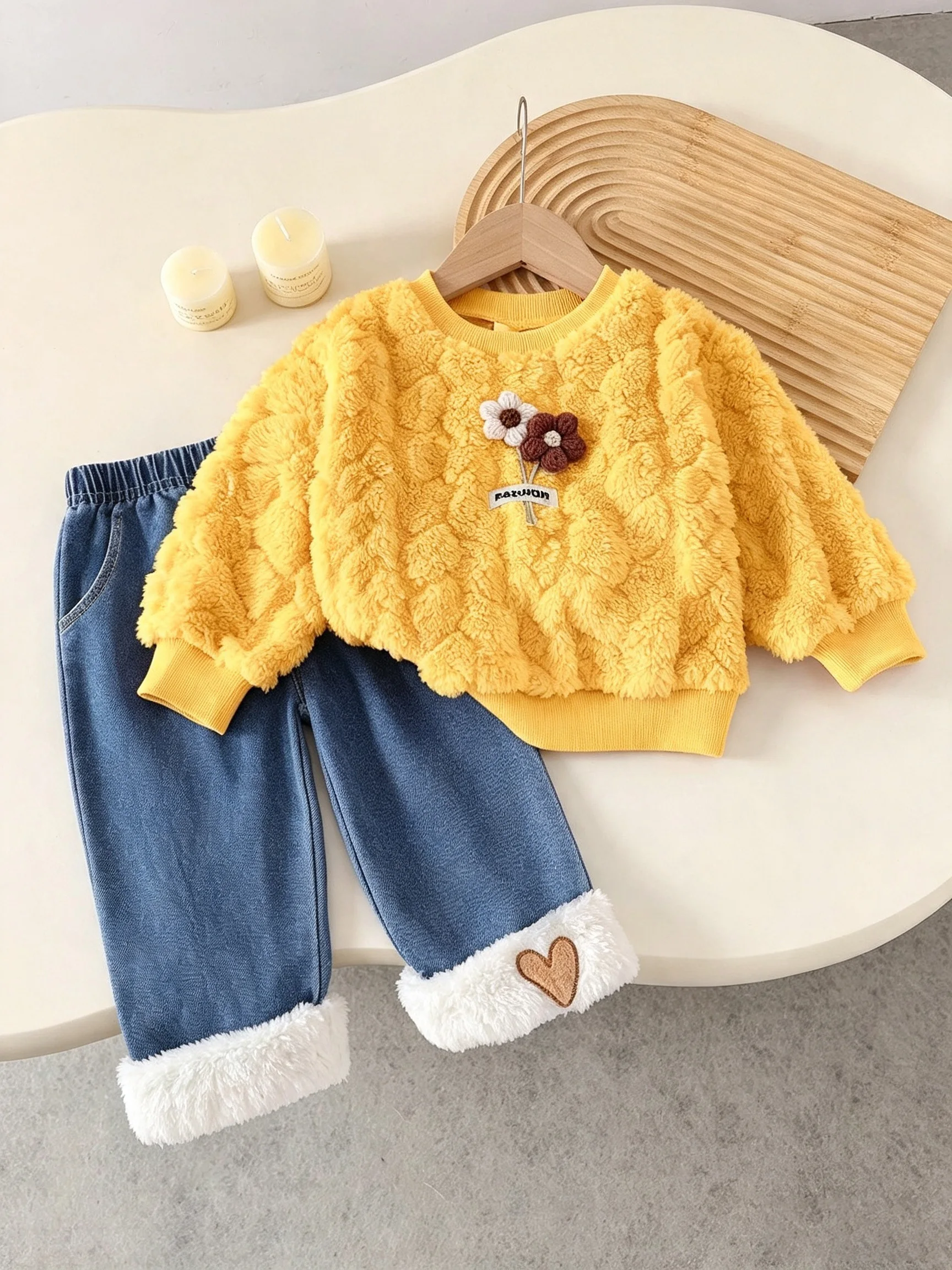 Toddler  3D Flower Fluffy Sweatshirt Fuzzy Heart Cuff Jeans 2Pcs Winter Outfit