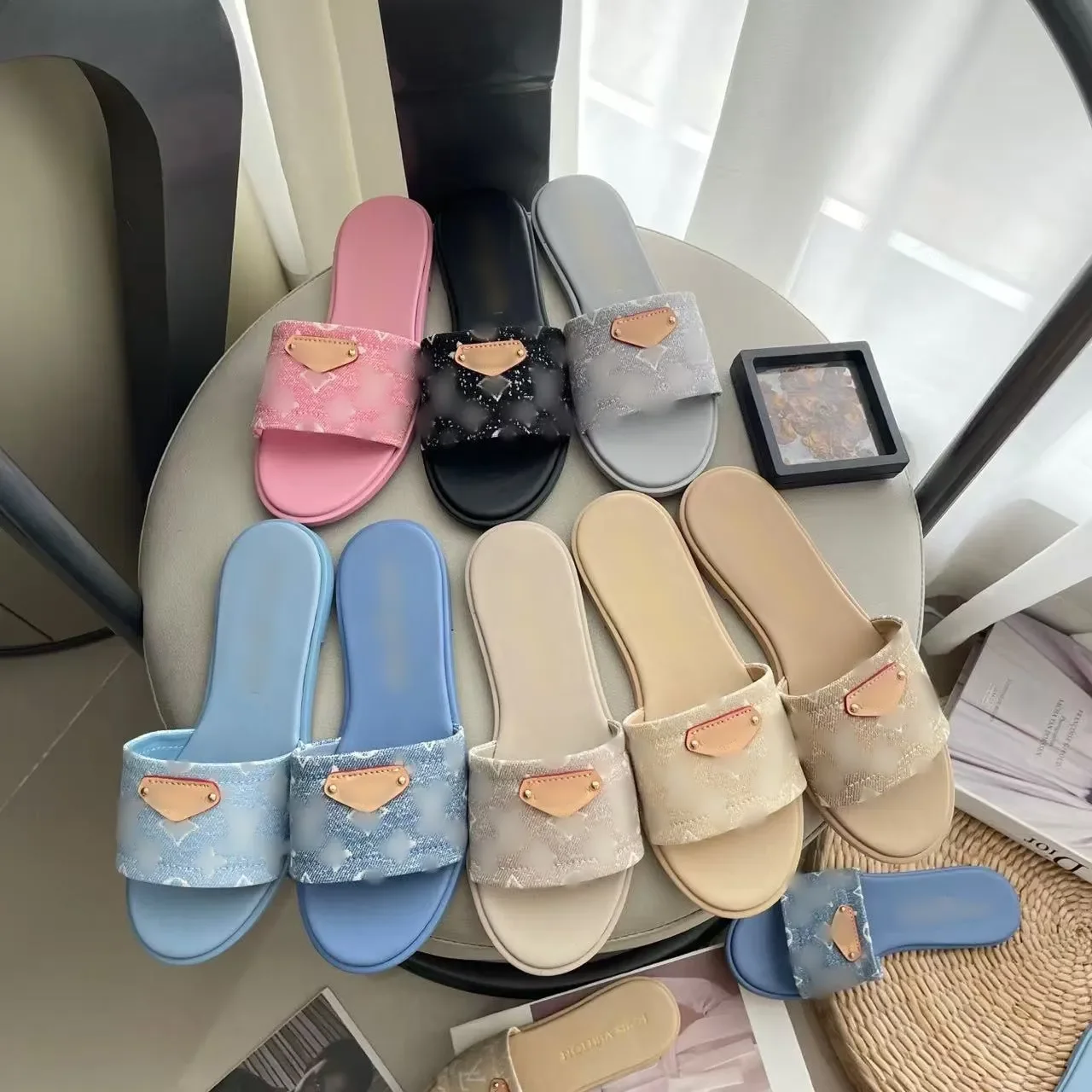Sandalias planas de diseñador para mujer, estilo mule, con bordado de rafia, en tono natural, modelo 25ss.