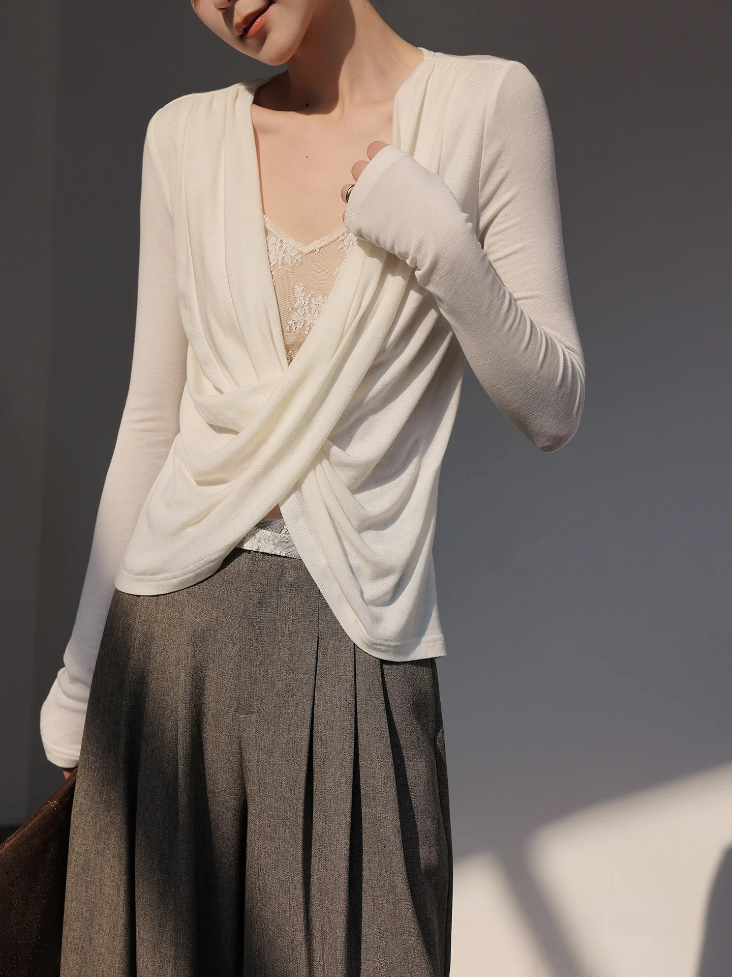 

JWUNIQUE Long Sve V Ne T-irt Women's Slim Fit Cross Knot Boting irt Wine Hole Simple Sle Casual Wear