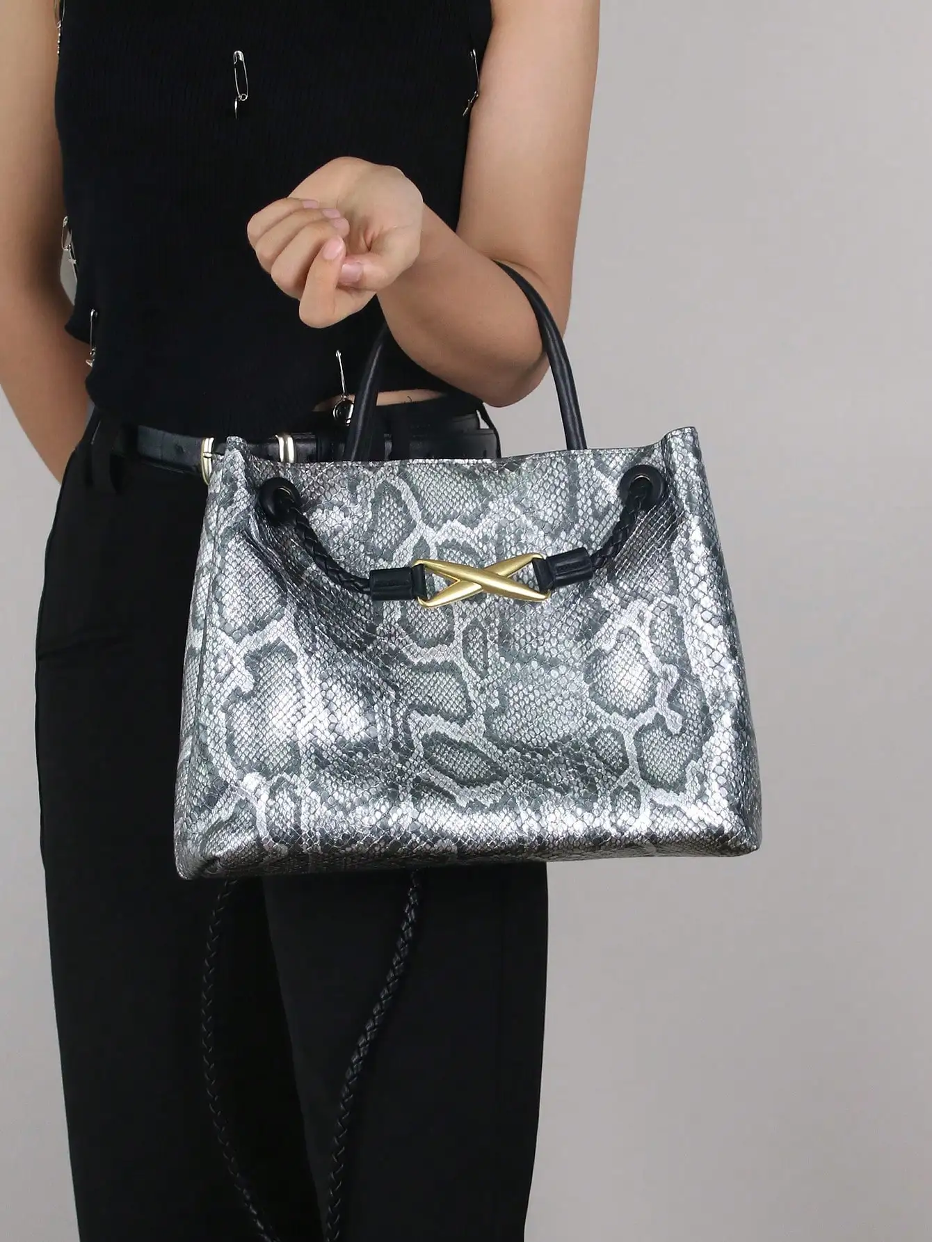 2026 Europäische und Amerikanische Mode Neue Retro-Handtasche Nischendesign Metallseilschnalle Große Kapazität Geflochtene Handtasche Freizeit-Schultertasche – Detail 12