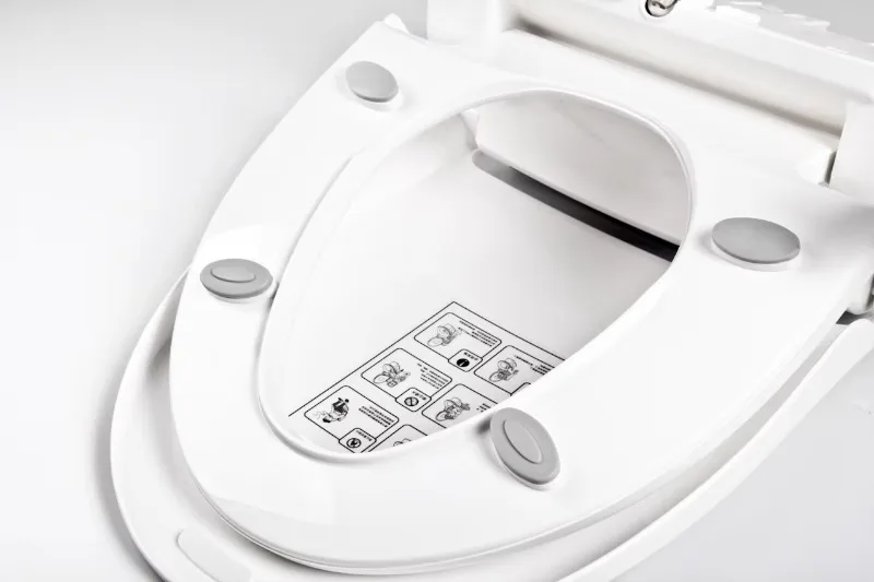 Smart toilet seat cover with UV self-cleaning nozzle and heating function, suitable for cold winter use