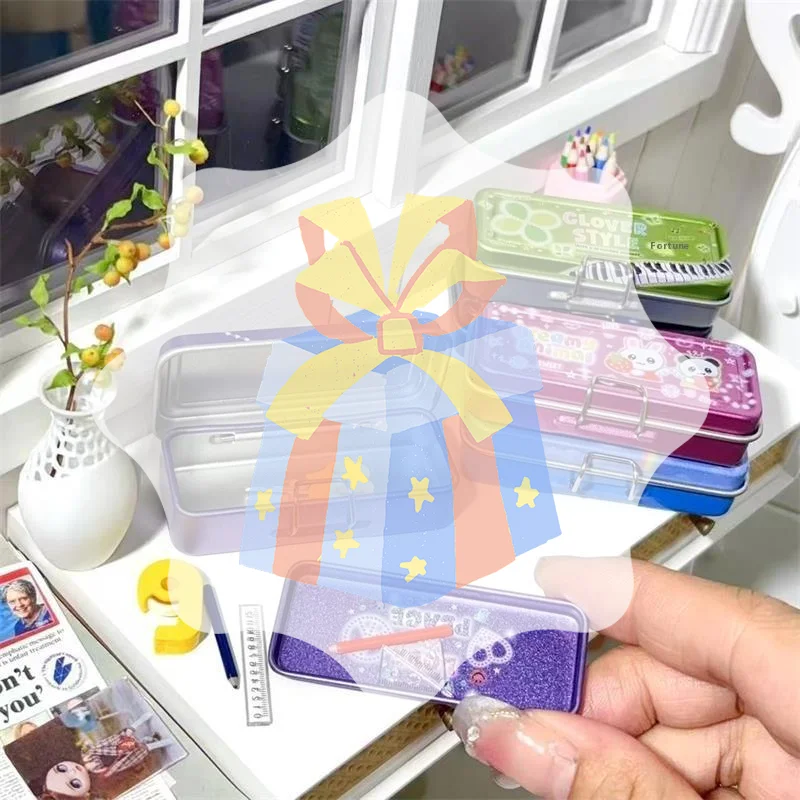 

Кукольный домик, миниатюрный двухслойный железный пенал, ручка, линейка, измерительная лента, ножницы, модель микропейзажа, декор, игрушка для ролевых игр