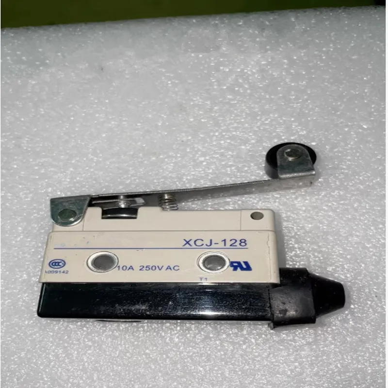 

Новые оригинальные концевые выключатели XDAV11131 ZCK-J2H29C XCM-D2102L1 XCE-145 XCE102 XCE110 XCE118 XCJ127 XCJ102 XCJ110 XCJ128