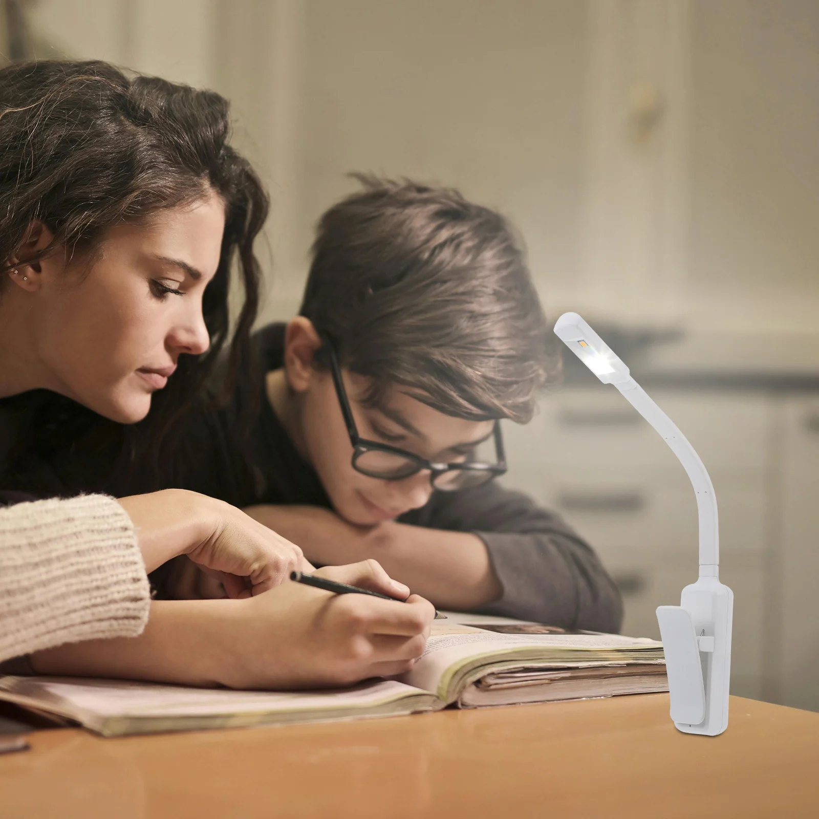 

Clip-on Book Light Rechargeable LED Reading Lamp Portable Adjustable 3 Gears Color Temperature Reading Light Book Lamp