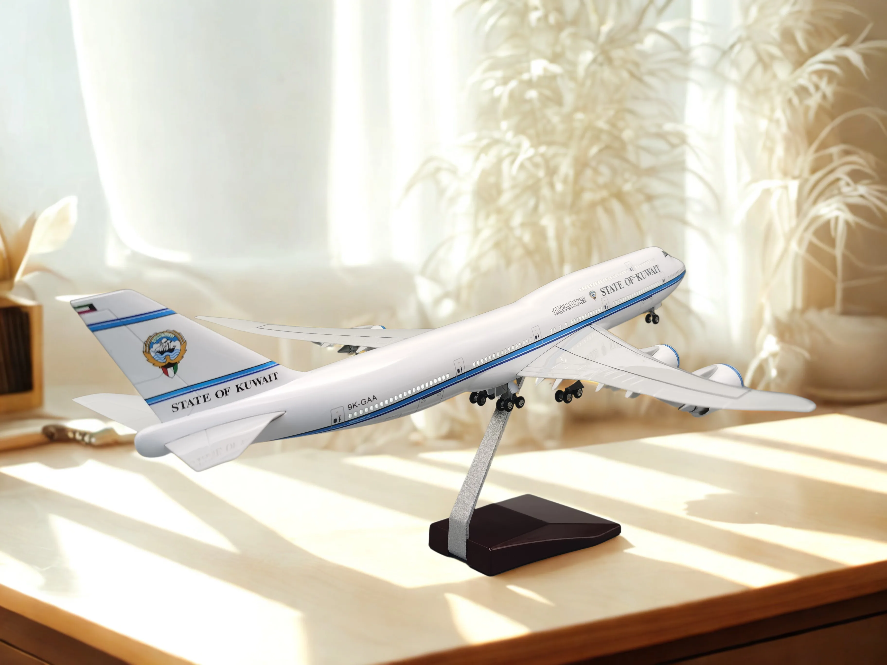 

1/150 Scale Model Aircraft B747 Kuwait Airline Plane Resin Diecast Toys Boys Airplanes with LED Light & Wheel Landing Gear