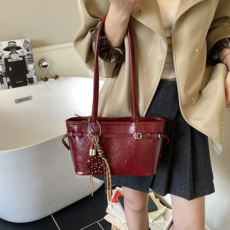 

Vintage Elegant Diaper Bag For Women Luxury Crossbody Bag Minimalist Designer Tote Leather Large Capacity Messenger Bag