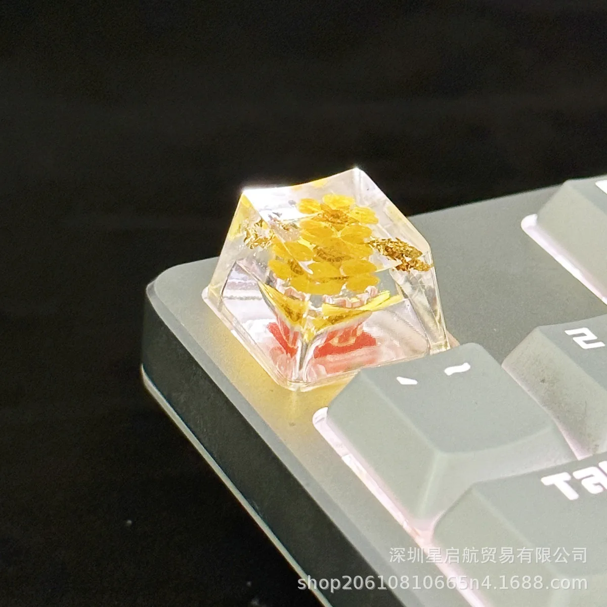 Epoxy handmade light-transmitting dried flower keycaps  real flowers  mechanical keyboard keycaps wholesale