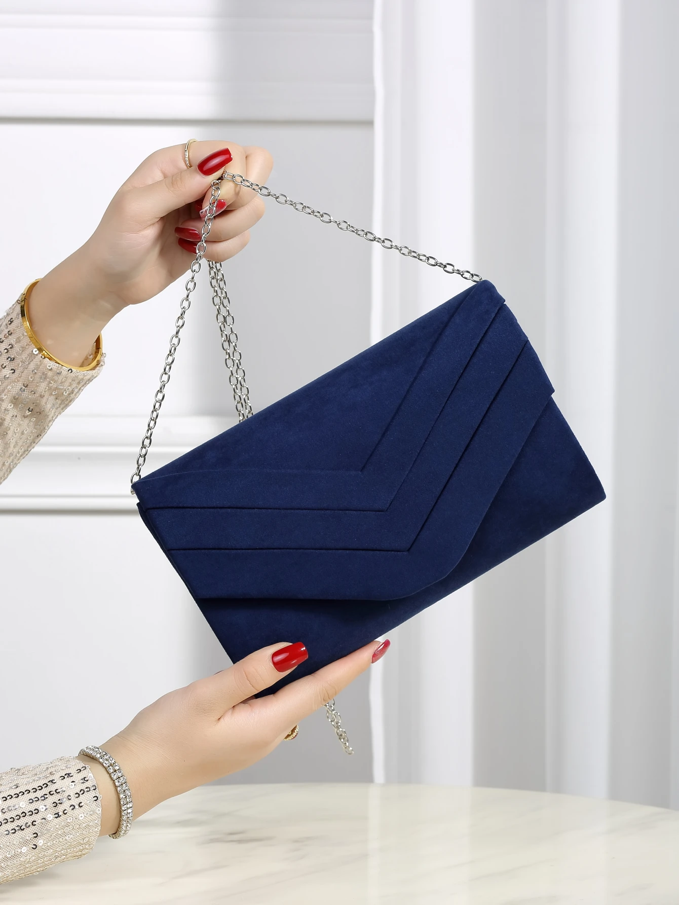 

Luxurious and elegant, exquisite velvet evening bag for women, party girls, brides to attend parties, weddings and gatherings.