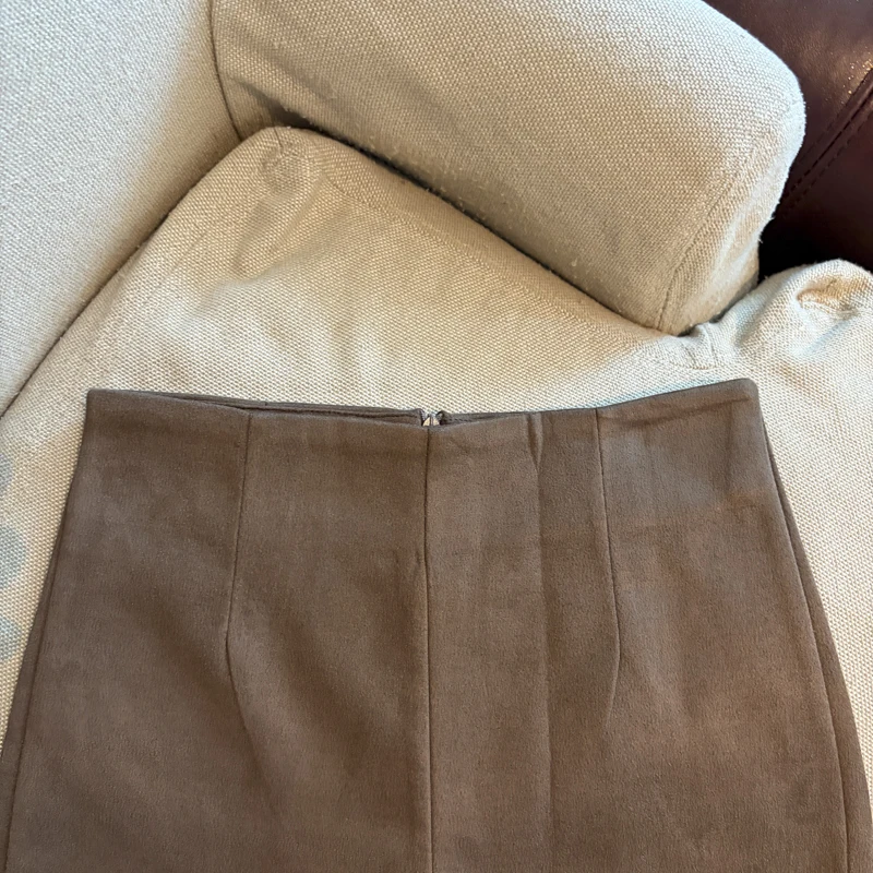 Solid Color 2026 Autumn and Winter New Minimalist High Waist Holiday Shorts Femininity Versatile Casual Fashion Short Pants