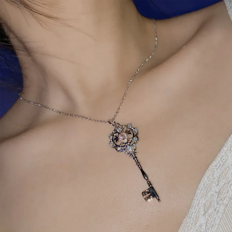 MDLFES مويسان الماس نمط أوروبا والولايات المتحدة الرجعية شخصية الزهور والكروم مفتاح قلادة الإناث