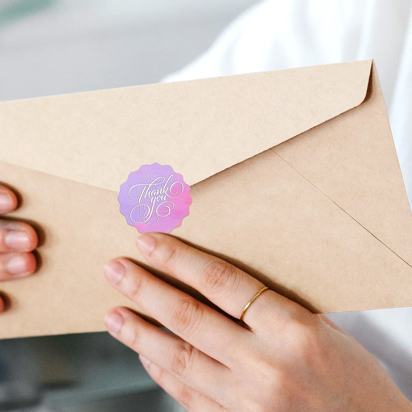 

1 Roll Thank You Label Sticker Self Adhesive Waterproof Round Stickers for Sealing Bags Gift Decorative Wrapping DIY Baking