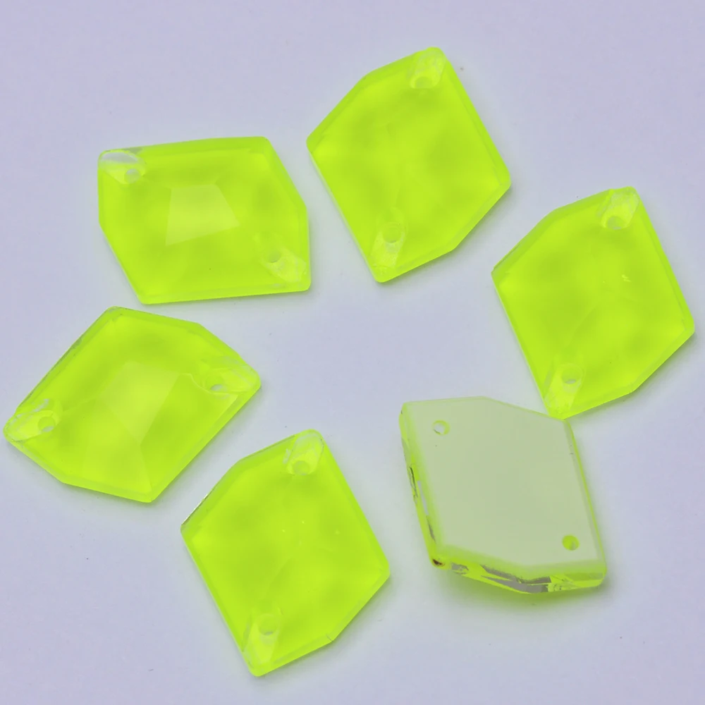Cosmic K9 Trilliant Glas-Strasssteine mit abgeschrägter Rückseite, elektrisch glänzende Farben, aufnähbare Kristalle für Kleidungszubehör – Detail 10