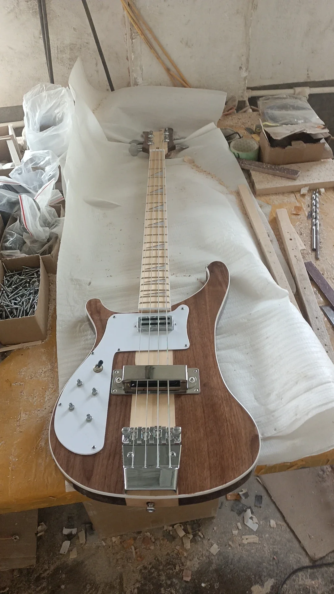 Left hand rare 4001 retro 4000 4003 4 string electric bass guitar, with a PC neck and body