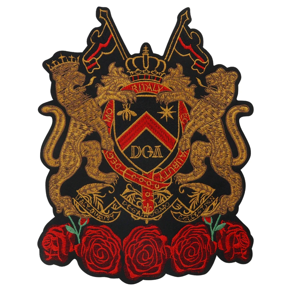 Ricamo Applique Rose Dog Bee Bandiere Modello Corona Distintivo Toppe in tessuto T-shirt Decor Ferro fai da te su emblema Accessori